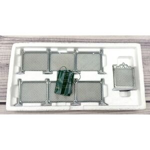DEPT 56 THE HERITAGE VILLAGE COLLECTION CHAIN LINK FENCE WITH GATE - RETIRED